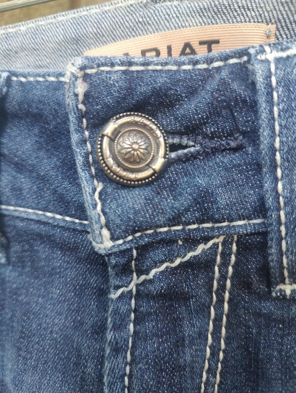 🏵️Ariat Mid Rise Boot Embroidered Dark Wash Jeans 25 Short - Picture 2 of 14